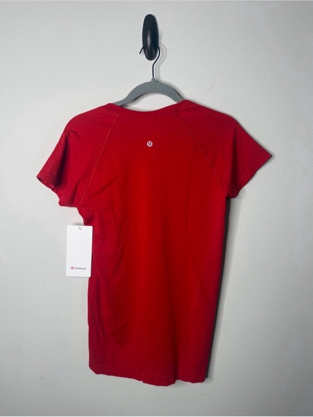 Lululemon Swiftly Tech Short Sleeve 2.0 - Picture 2 of 4